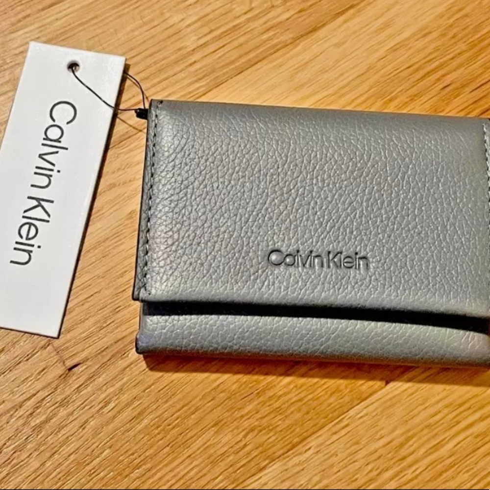 Calvin Klein Womens Zip-Around Card Wallet Gray Flap Snap Button 4.5 X 3.5 New